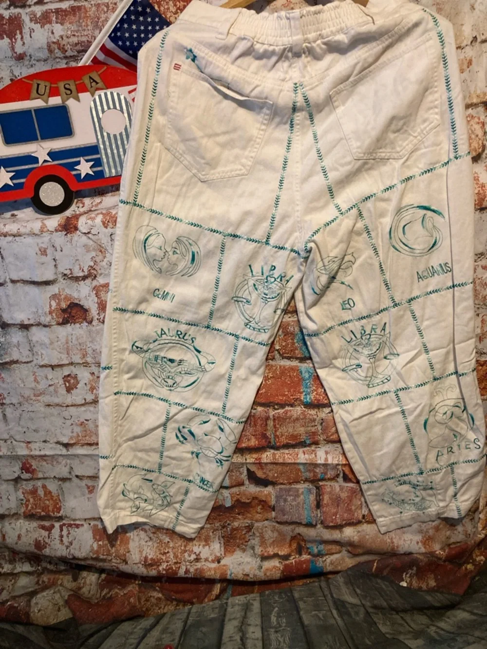 Urban Outfitters Cream Capris with Teal Graphic Print - Picture 7 of 11